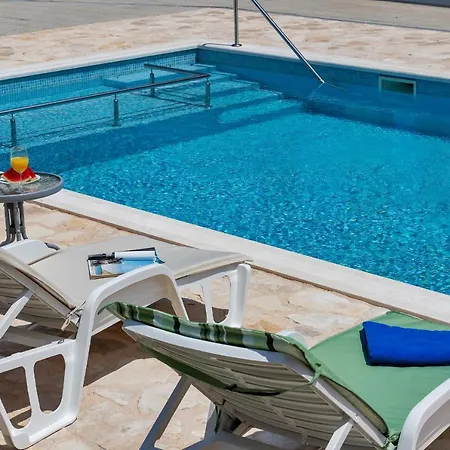 White House Rastovac *