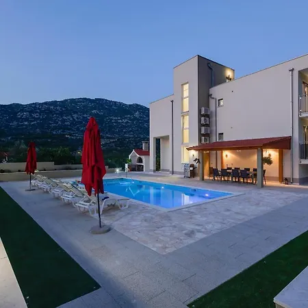 White House Rastovac Zagvozd