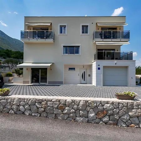 White House Rastovac