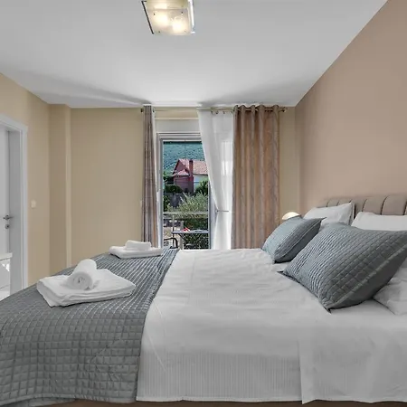 White House Rastovac *