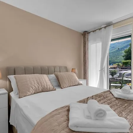 White House Rastovac * Zagvozd