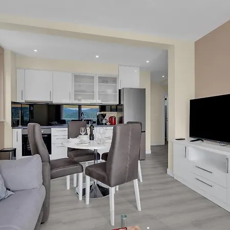 White House Rastovac Zagvozd