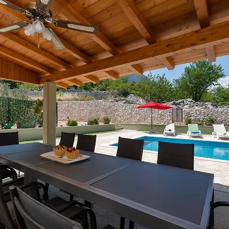 White House Rastovac