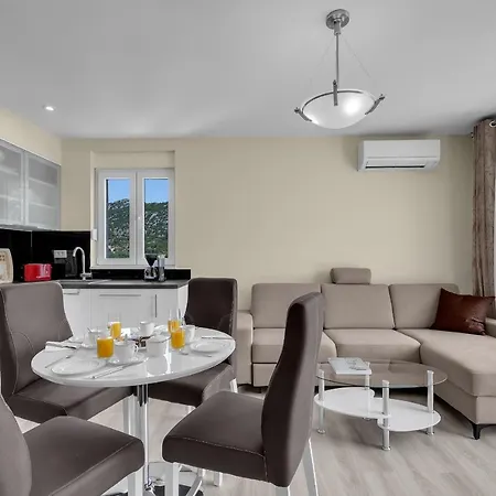 White House Rastovac *